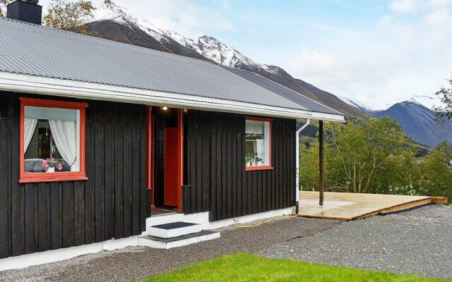 6 Person Holiday Home in Sæbø