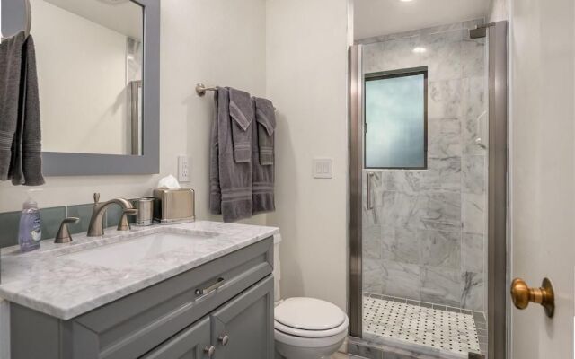 Seattle Vacation Home: The Hawks' Nest