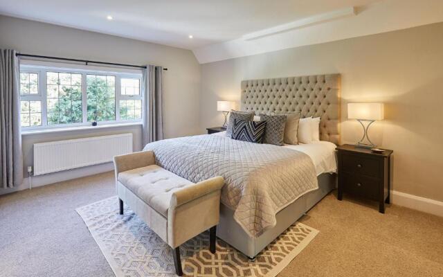 Host Stay White Lodge