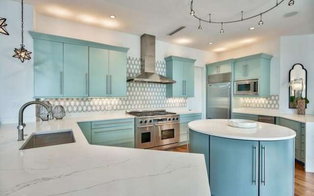 Beaches Be Sippin by Five Star Properties