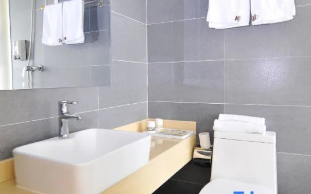 Qingdao Jinshancheng Business Hotel (Qingdao North Station Shuiqinggou Subway Station) – Bathroom – Qingdao