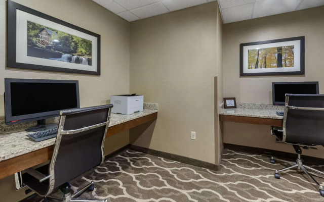 Comfort Suites Bridgeport - Clarksburg