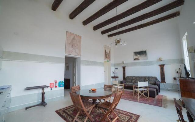 HT3 - Quirky Apartment with Roof Terrace