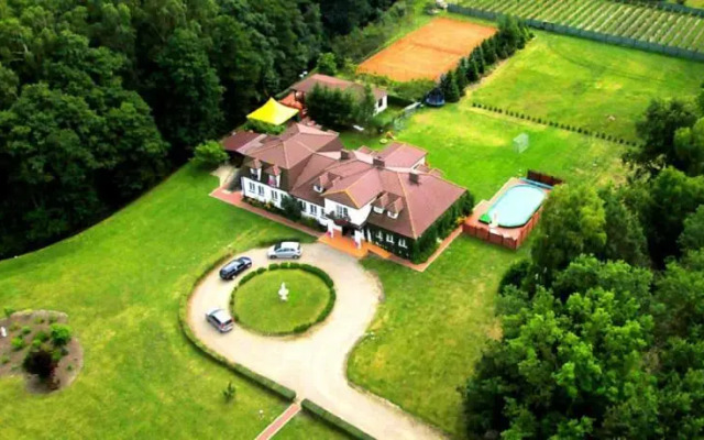 Leśny Dworek Ośrodek Przyjazny Rodzinom z Dziećmi