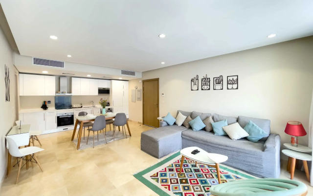 Xuru Stays I Exotic 1bdr w/ Outdoor Terrace Pool & Beach Access