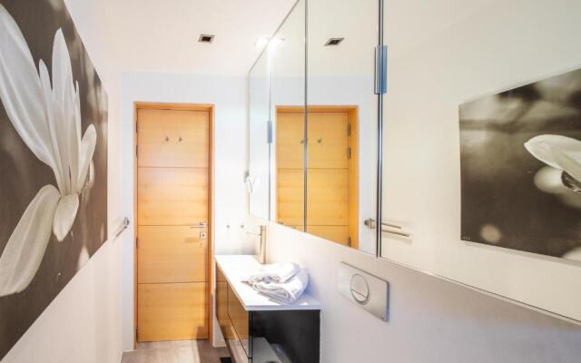 #041 Luxury sea view Old town center