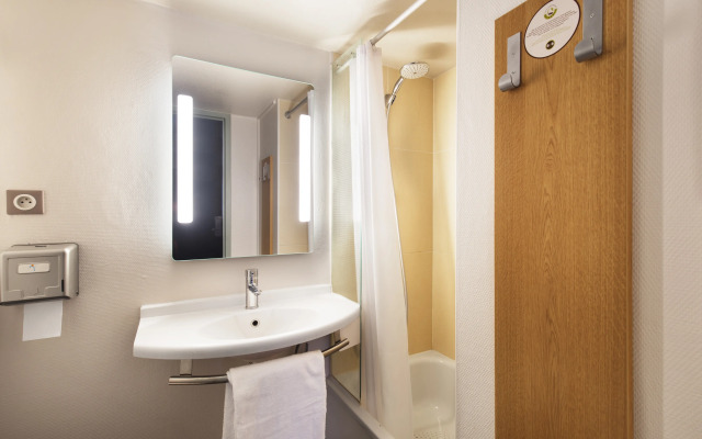 B&B HOTEL Lyon Saint-Priest