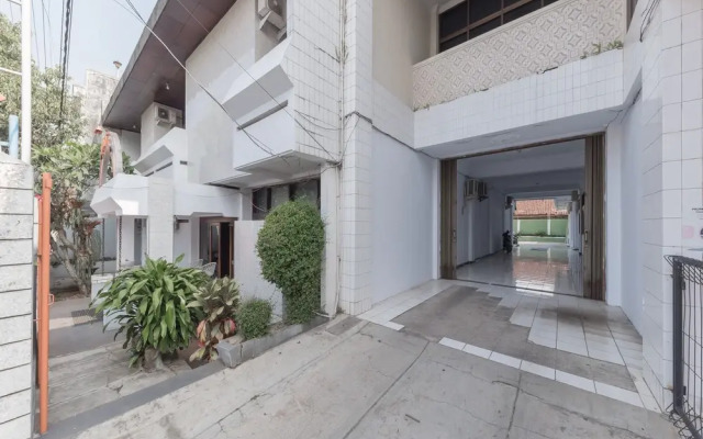 RedDoorz Syariah near Taman Kota Kuningan