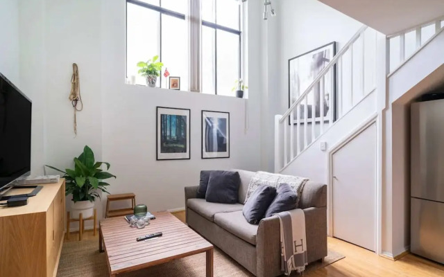 Loft Style Apartment in the Heart of Surry Hills