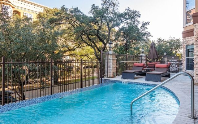 FRONTDESK Residences at Gramercy Apts Houston