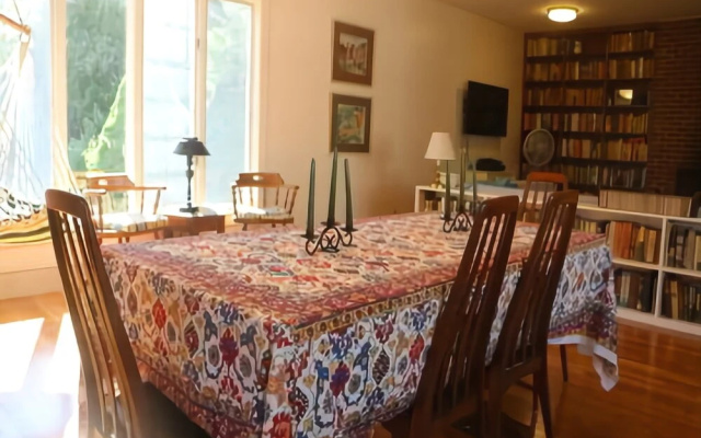 Annes Secret Garden - Two Bedroom Home
