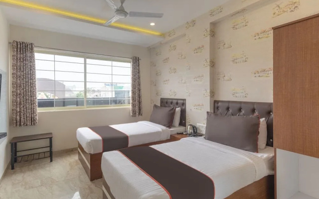 OYO Townhouse 327 C21 Mall