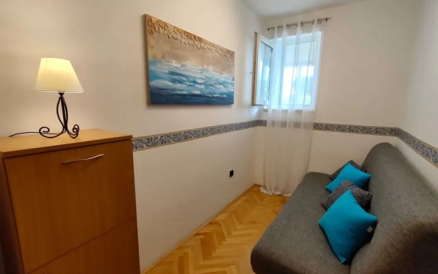 A4 Beachfront apt With big Terrace and sea View