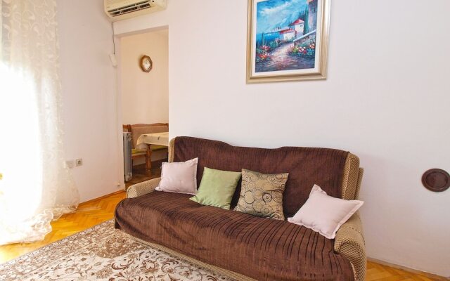 Apartment 711