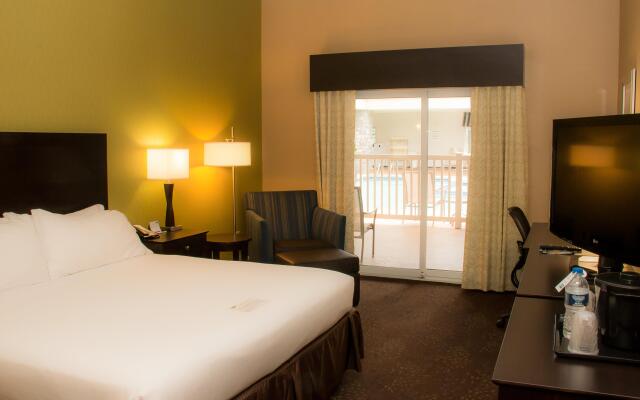 Holiday Inn Express Hotel & Suites Saginaw by IHG