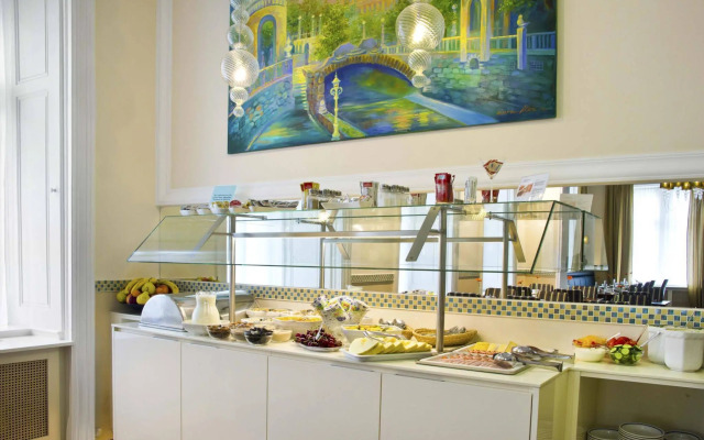 HiLight Suites Hotel