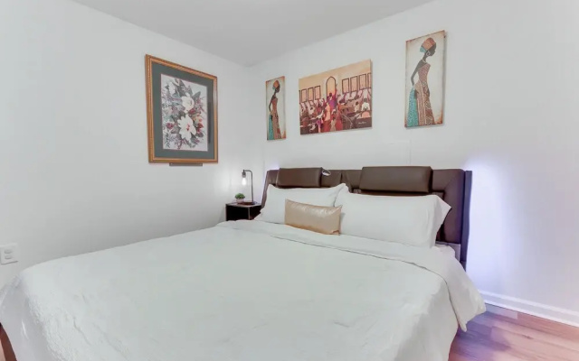 Cozy Inwood Apartment: History, Hiking & Wine!