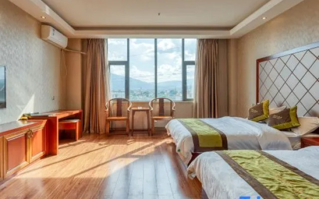 Xishuangbanna Jinghong Weihong Grand Hotel (Airport)