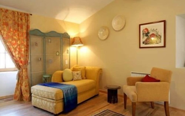 Maison de Textile Apartment