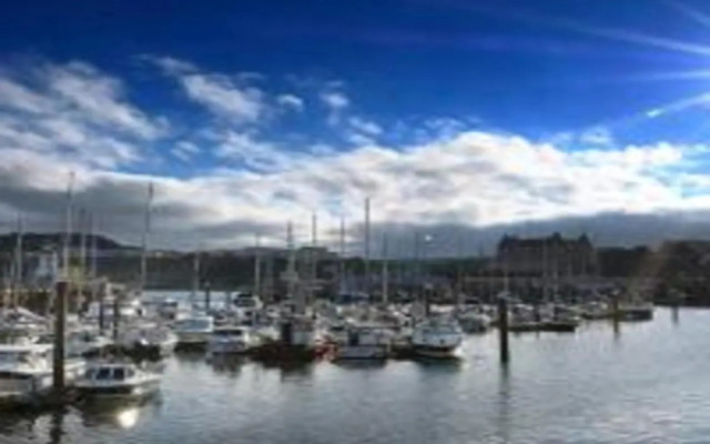 Raglan 3 Town Centre Modern Free Parking