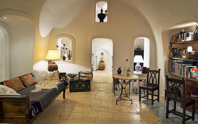 Heliophos Boutique Caves