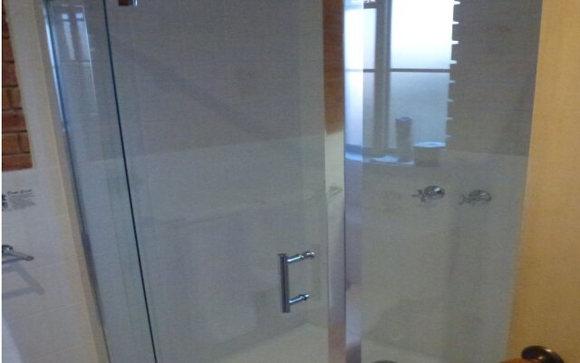 BEST WESTERN Colonial Motor Inn