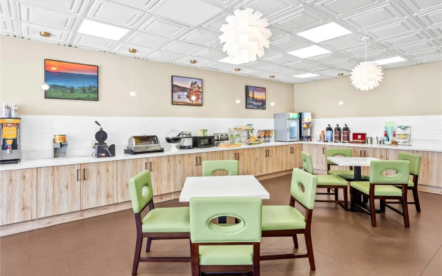 Suburban Studios Charleston - Civic Center