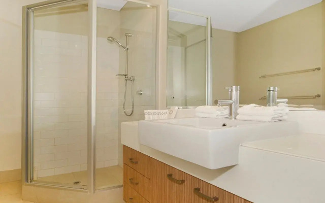 Mullaloo Beach Hotel & Apartments