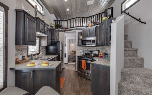 Hickory-dickory Hollow