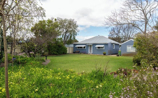 Relax and Unwind at Otters Retreat