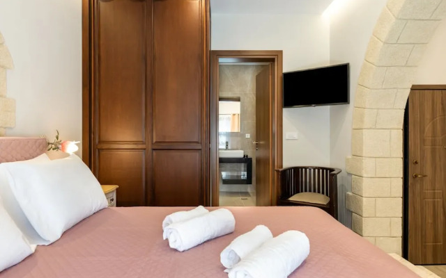 The Owl House Near Chania City Centre