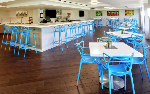 DoubleTree by Hilton Hotel Alana - Waikiki Beach