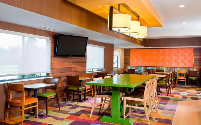 Fairfield Inn & Suites Lexington Keeneland Airport