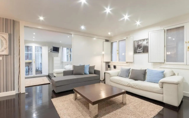 OLD TOWN II apartment by Aston Rentals