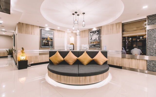 Adelphi Suites Bangkok