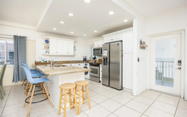 Jamaica Royale Beach View Tower by Beachside Management