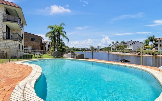Hacienda- Canal Views And Comfort