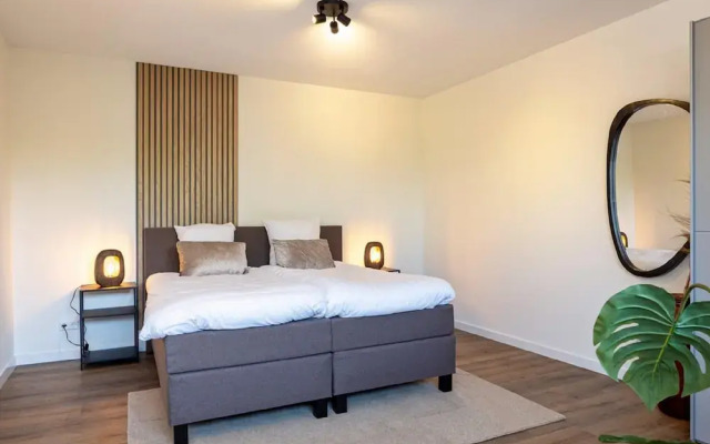 Houseboat With Private Roofed Terrace