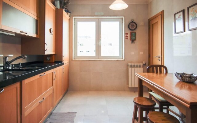 Gorgeous 3 Bedroom Apartment with Balcony in Lisbon
