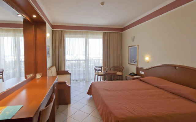 Hydramis Palace Beach Resort