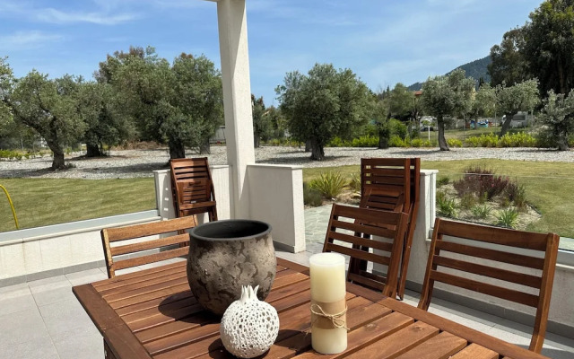Luxury Rental Villa for 14 People