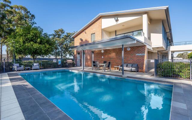 Hawkesbury Race Club Motel
