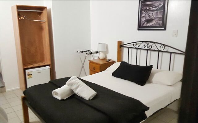 Airlie Waterfront Motel Accommodation