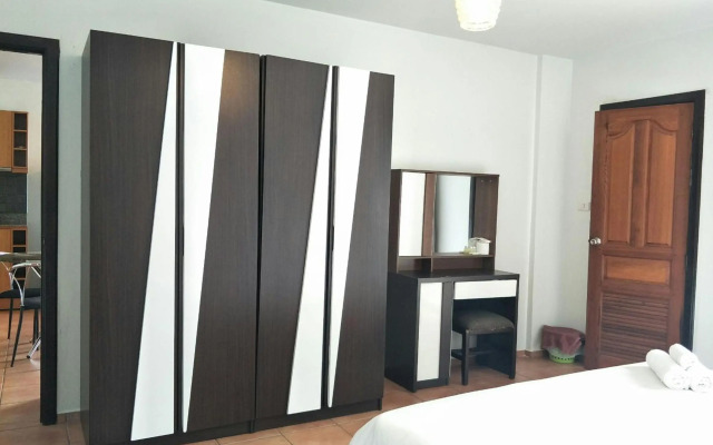 Lomsabai Apartments