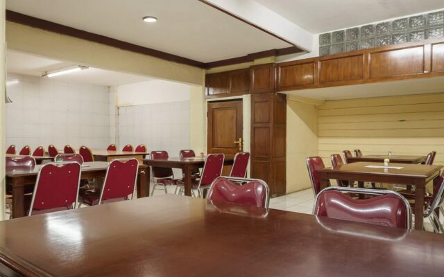 Margot Hotel by RedDoorz