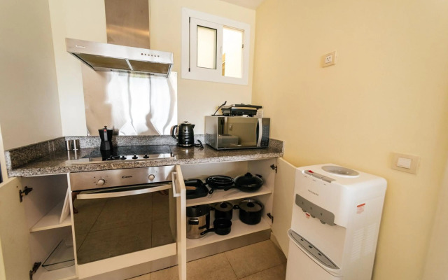 New Apartment Sueno pool area private Beach guard