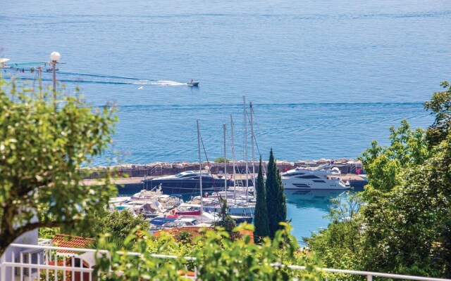 Beautiful Home in Icici With Wifi and 3 Bedrooms