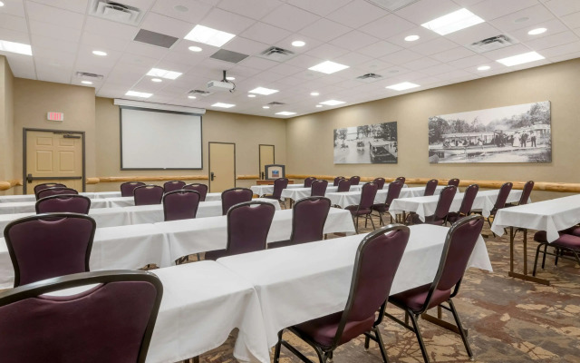 Best Western Premier The Lodge on Lake Detroit