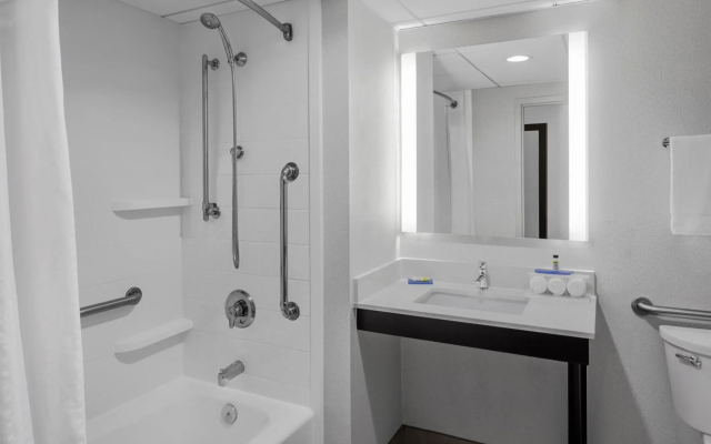 Holiday Inn Express & Suites Asheville SW - Outlet Ctr Area by IHG