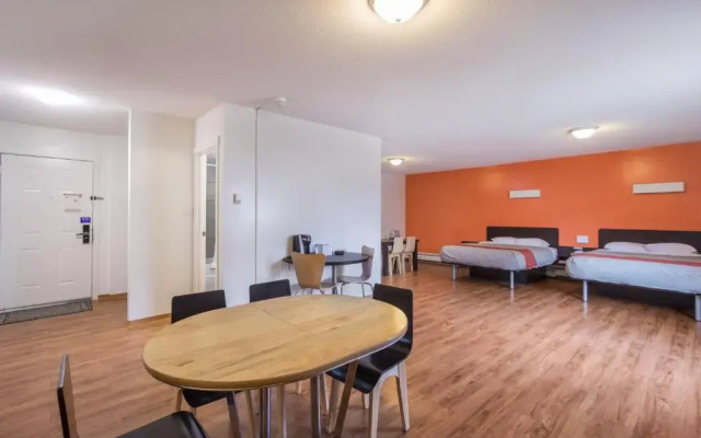 Motel 6-Camrose, AB